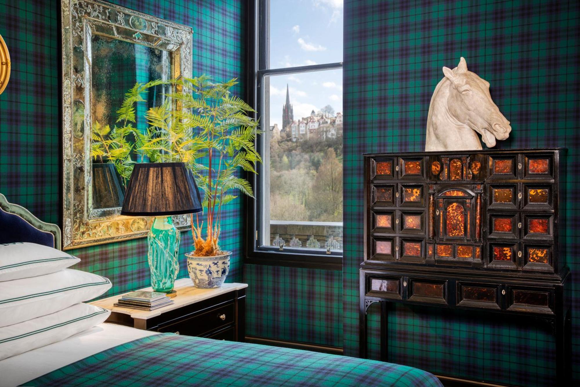 Отель 100 Princes Street 5*